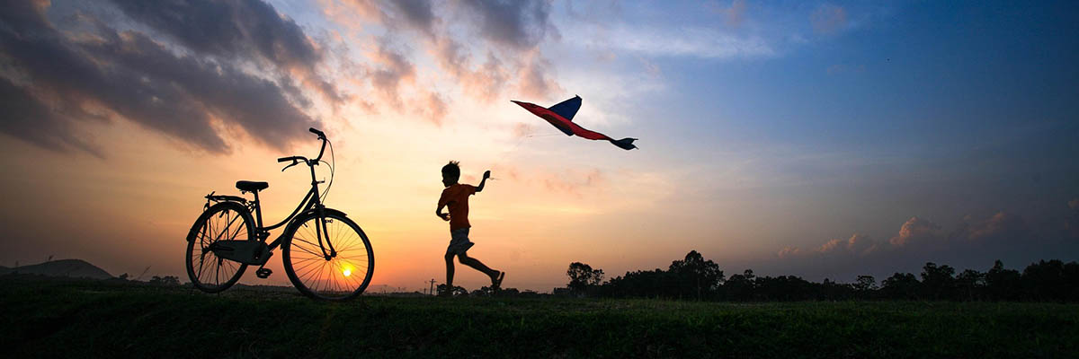 Child with plane_1200x400